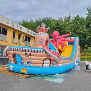 Inflable barco pirata