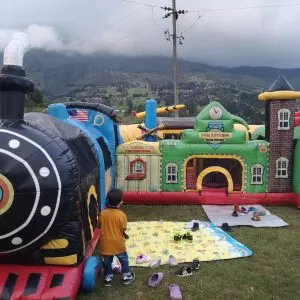 Inflable tren del oeste