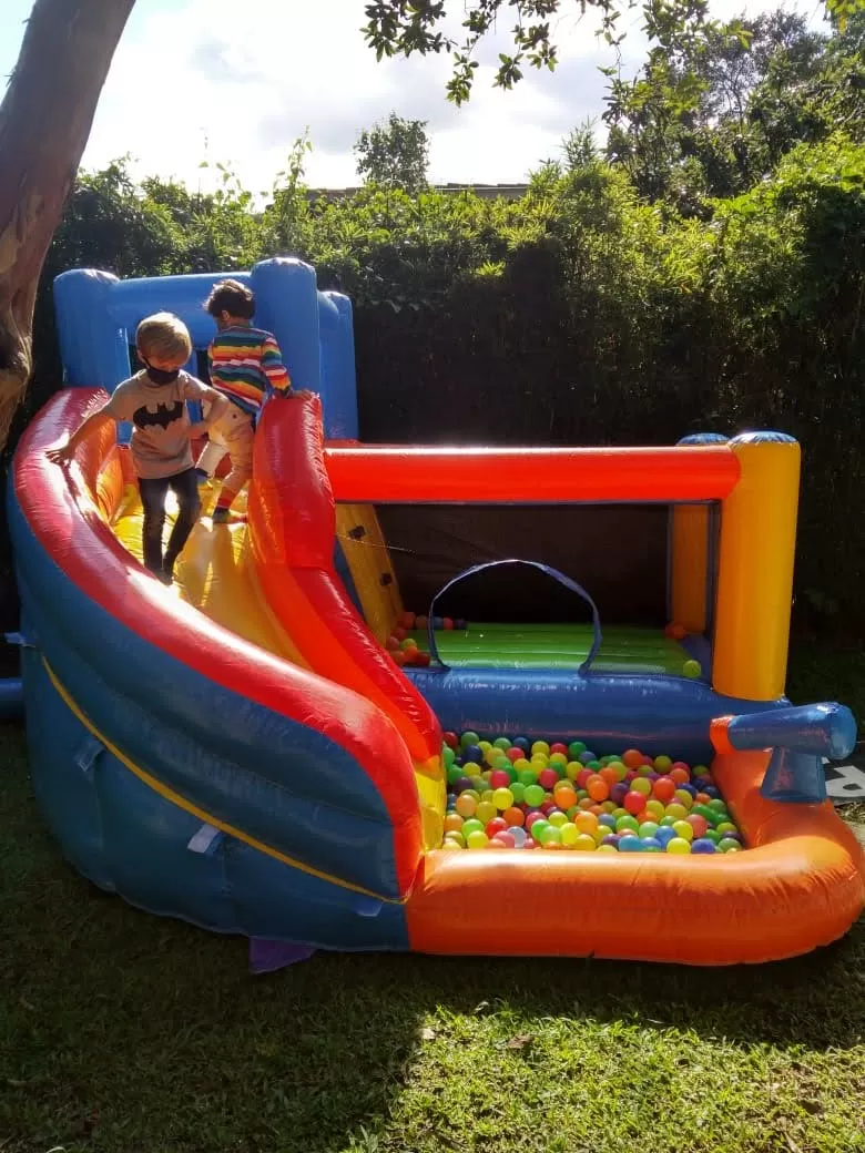 Inflable de colores - Imagen 3