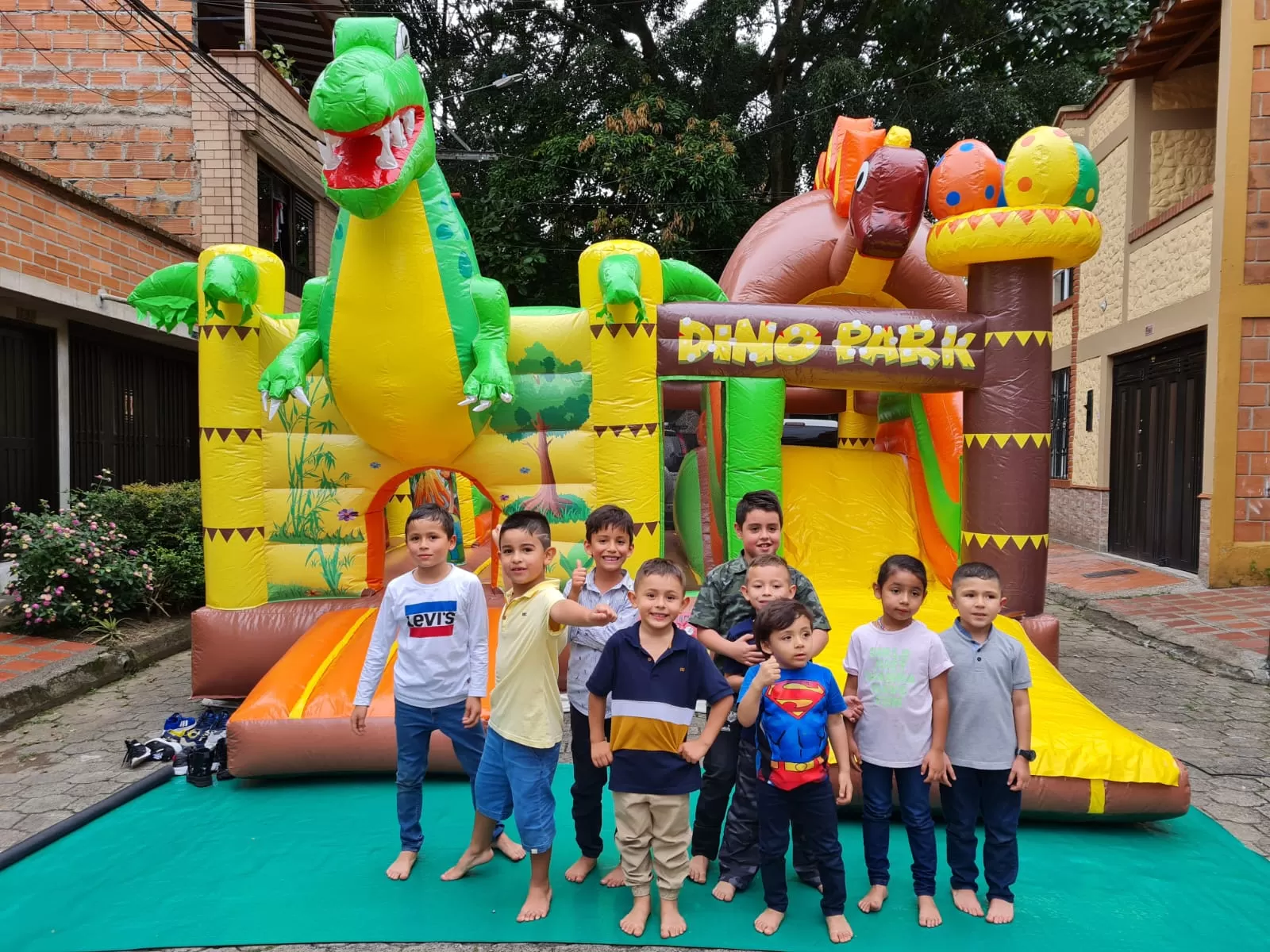 Inflable de dinosaurios - Imagen 4
