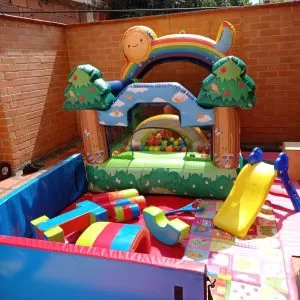 Zona para bebes con inflable