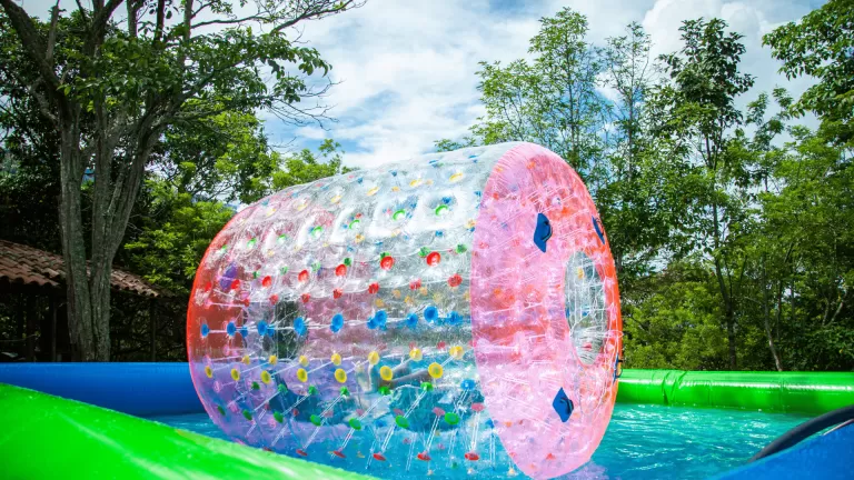 Alquiler Inflables esferas Acuáticas en Medellín
