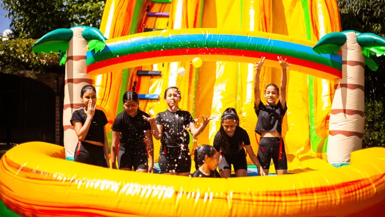 Sol, Alquiler Inflables Acuáticos en Medellín