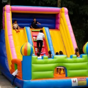 Inflable muro escalador