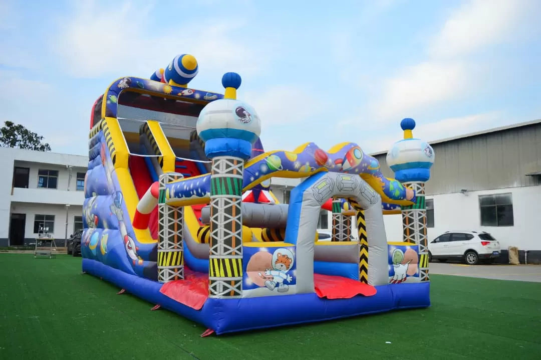 Inflable de cohete